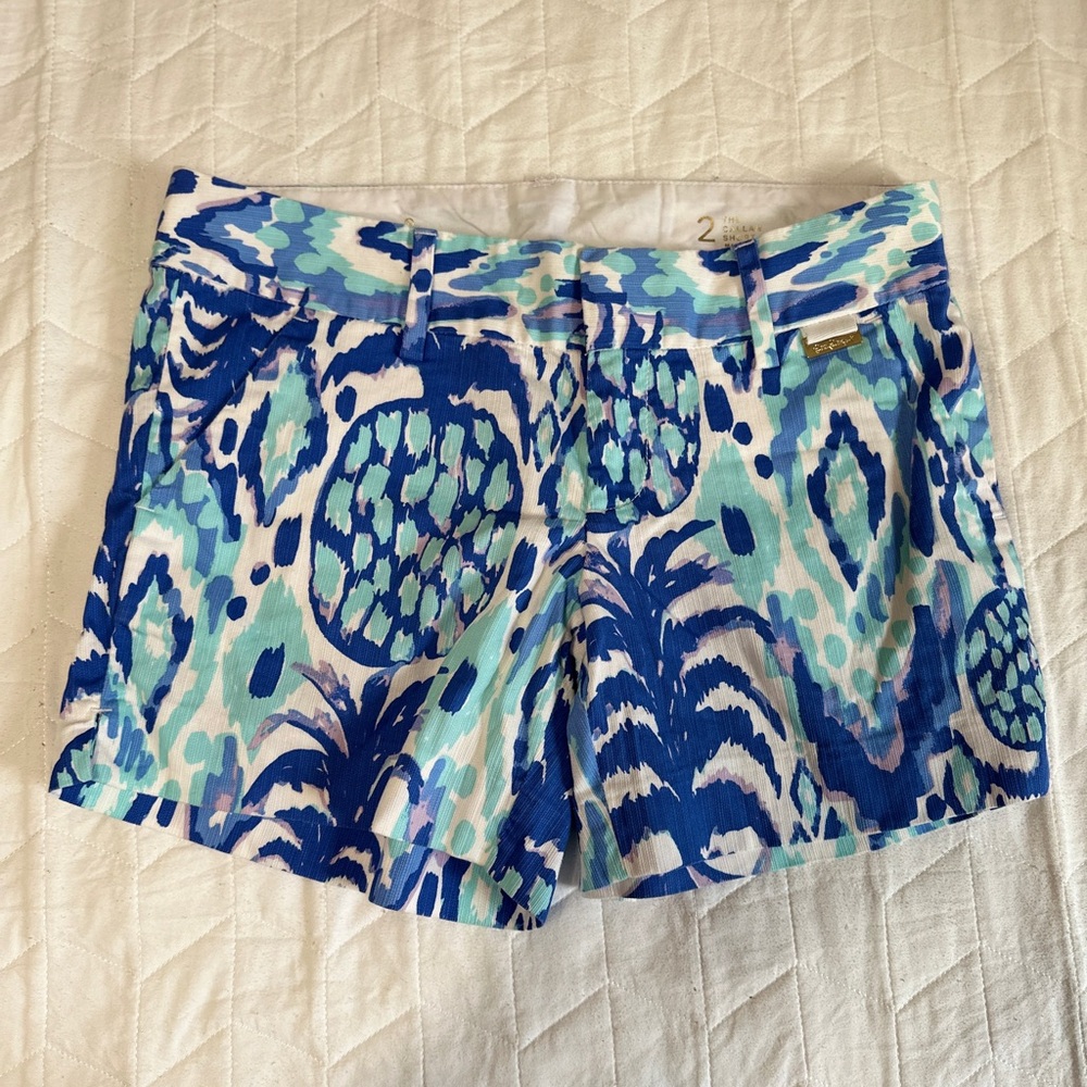 Lilly Pulitzer Blue and White Patterned Women's Shorts